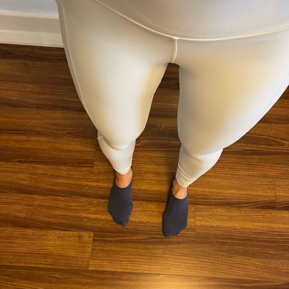 Align 25” powder blue lululemon size 6 - Picture 7 of 7